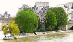 romantic places in paris
